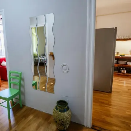 Lazy Pear House إيزولا